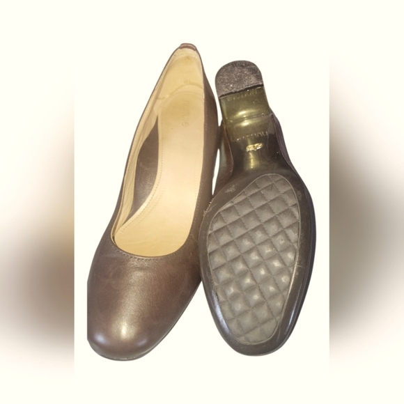 Nurture Brya Women's Classic Brown Leather Cushioned Insole Pumps Sz 8 1/2 M - Picture 2 of 9